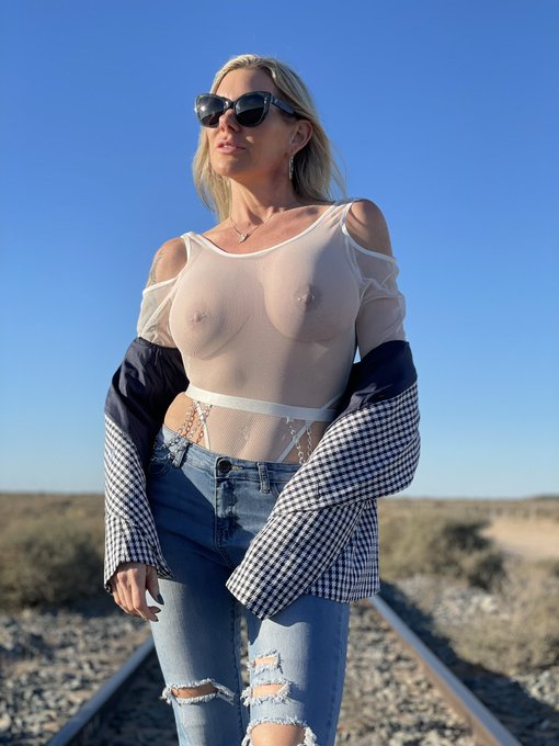 Not sure what I like better&hellip; My blazer or photos on train tracks. What about you? https://t.co/PN7W1