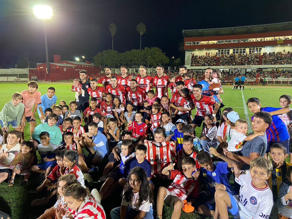 maurisanner's tweet photo. Florida goleó 3-0 a Casupá, clasificó a la segunda fase de la Copa Nacional de Selecciones y quedó primero en el grupo C del Regional Centro-Sur. @tabagol9 por dos y Maximiliano Riviezzi los goles albirrojos. Los juveniles golearon 7-0. https://t.co/1p18M65mQc