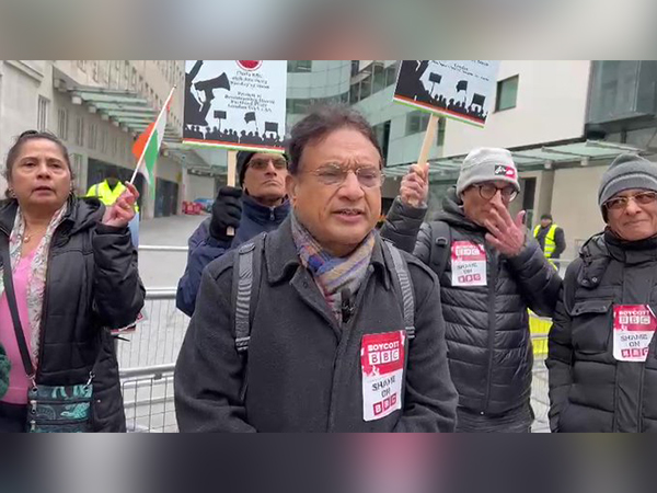 ani_digital's tweet photo. Indian diaspora protests against BBC documentary on PM Modi at their HQ in Portland Place
Read @ANI Story | https://t.co/rLaQM1gSN5
#BBCdocumentry #PMModi #modiji #modibbcdocumentary #Portland https://t.co/X437X4e9Vs