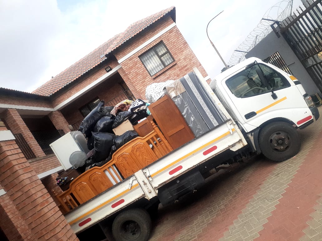 RichKatengeza's tweet photo. Bakkie For Hire Around Joburg. Whatsapp 0657222376. We offer the best service at very reasonable prices... https://t.co/Mqv3eKLPLj