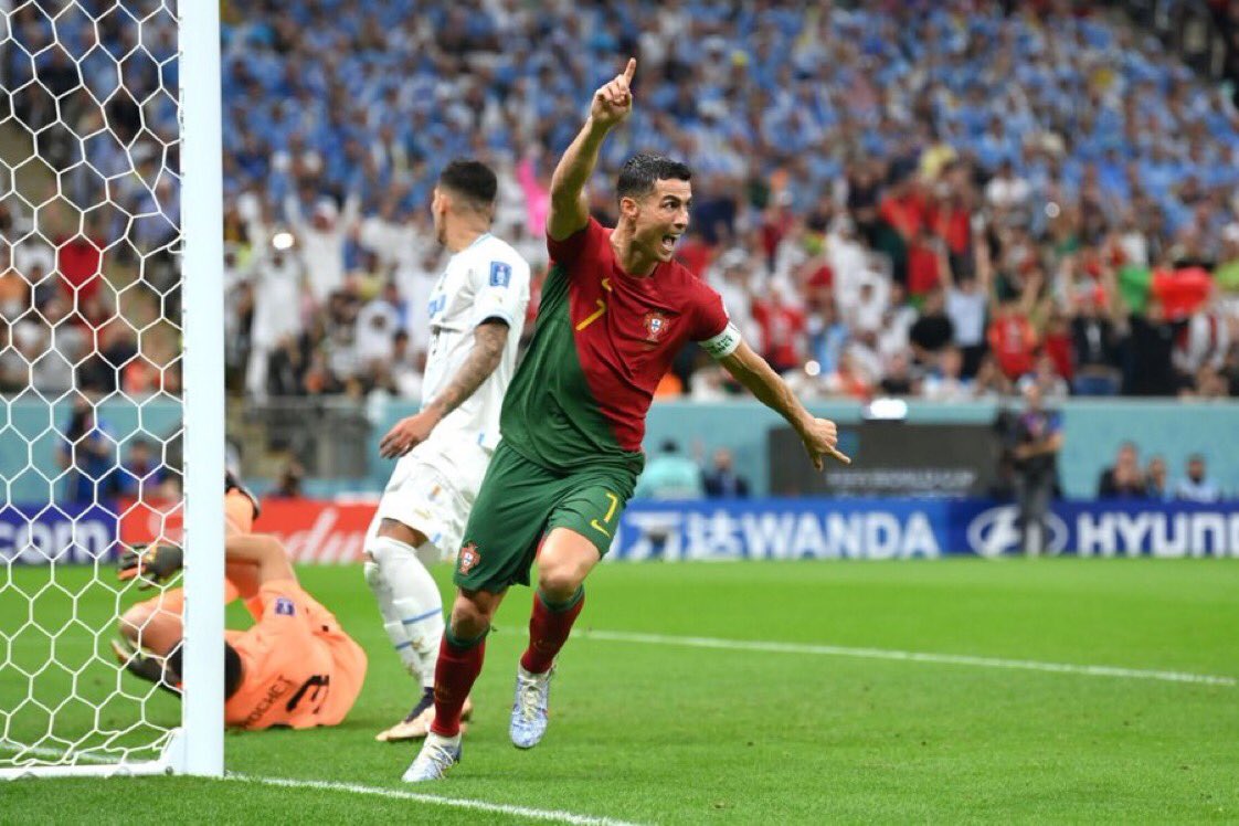 Ronaldo'nun takım arkadaşı Bruno Fernandes'in golünü kendisi atmış gibi göstermesi , Dünya Kupası Tarihinin en utanmaz anı olmalı.

Hırsız 😭