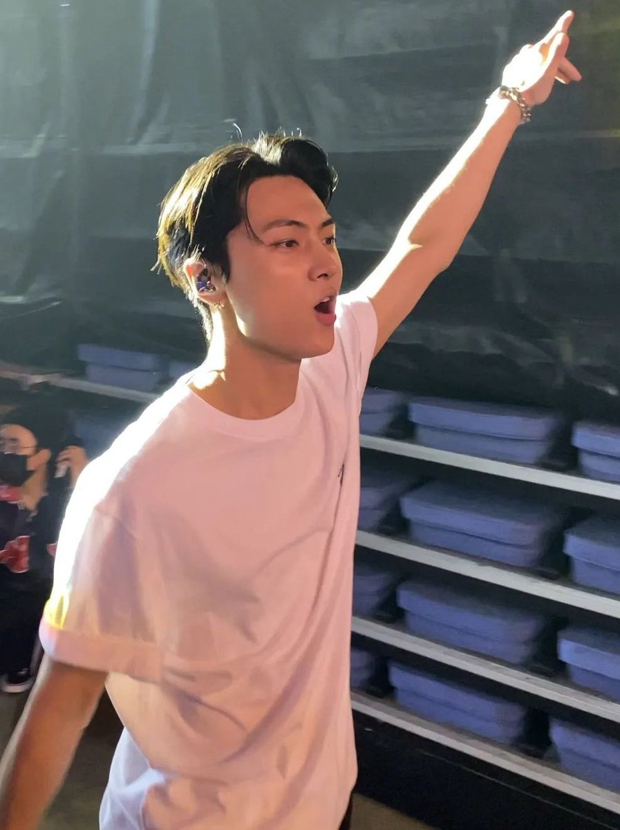 0420MEDIA's tweet photo. he's so fine ohmy #enhypen_jay https://t.co/ulPYA3ViEu