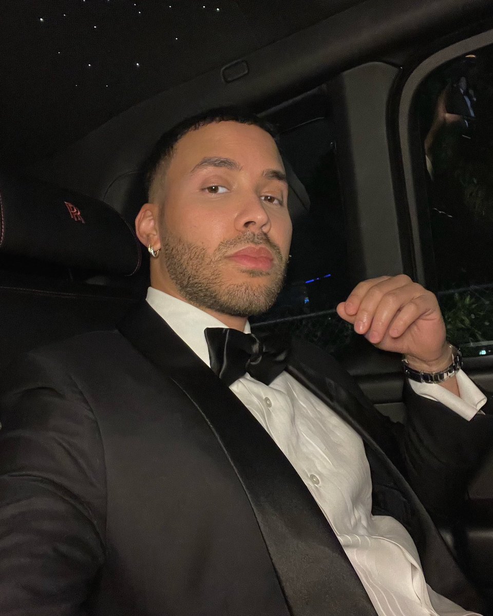 PrinceRoyce's tweet photo. Bond https://t.co/929VfuOrzQ
