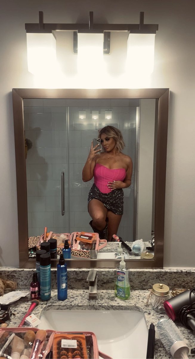 Only picture i got of my outfit last night.