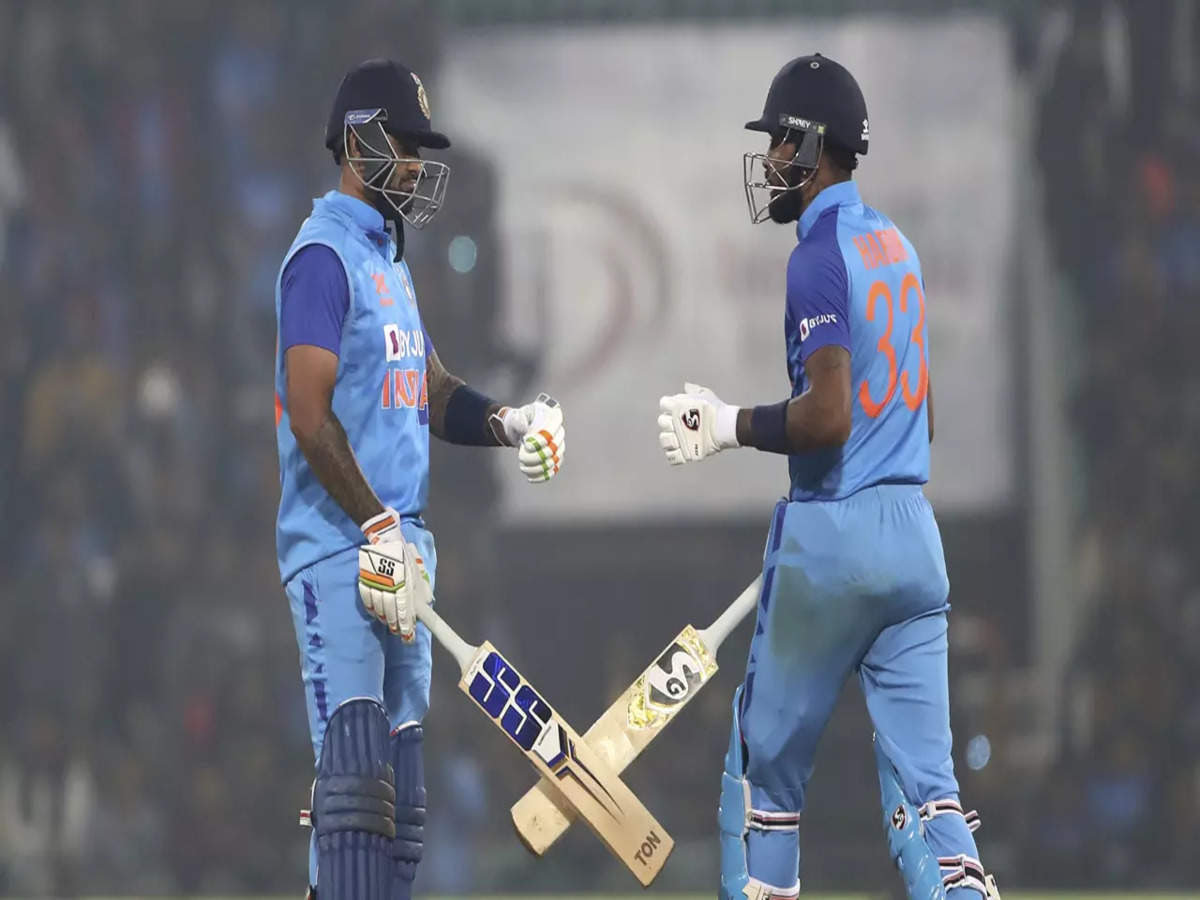 India beat New Zealand by 6 wickets to level the series 1-1

#IndvsNZ2ndODI #CricketScore