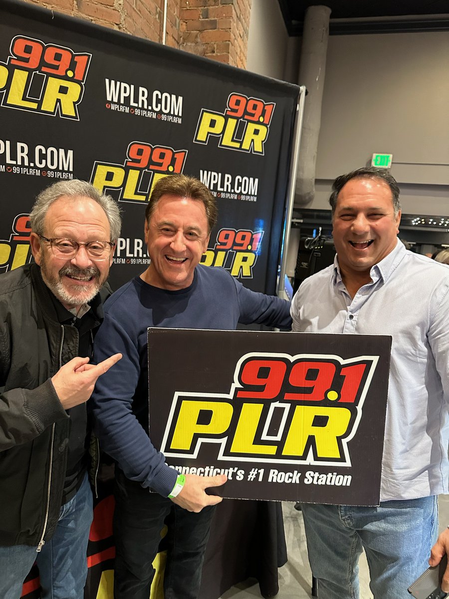 991PLRFM's tweet photo. Had a blast last night with @MLapitino at @CollegeStMusic for #AlmostQueen with special guest #BlackDog. What a great night of awesome rock music! #NewHaven https://t.co/oQHDXr9YFQ