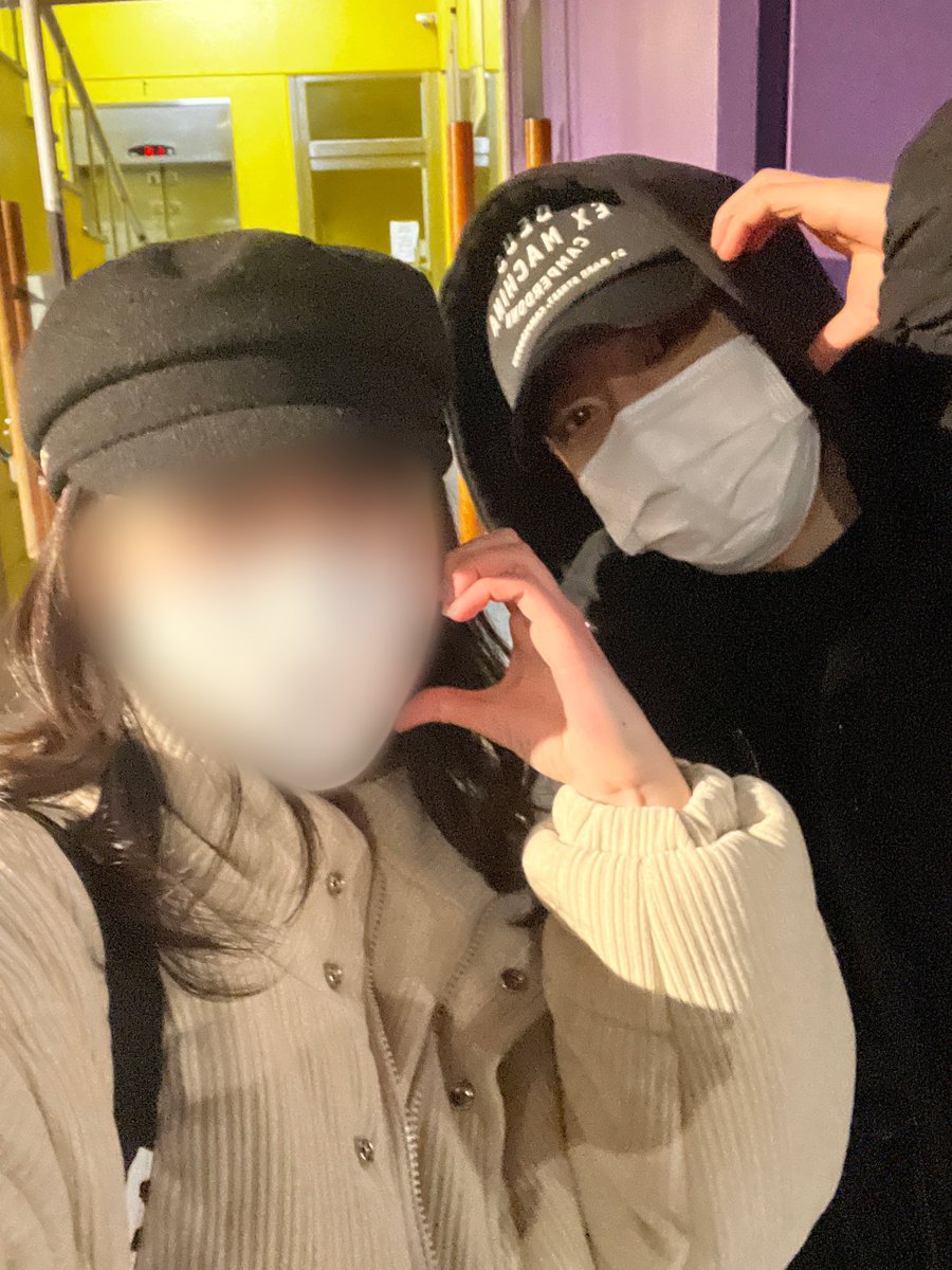 처음엔 자기 혼자 오타쿠하트 시전하다가 꾸역꾸역 받아낸 ㅋㅋ ㅋㅜ 신오천의 볼하트 ..🫶🏻