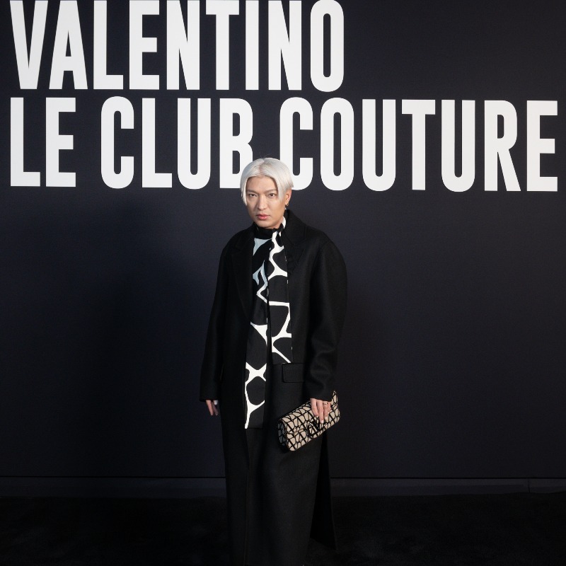 MaisonValentino's tweet photo. All together to celebrate #PierpaoloPiccioli's latest #ValentinoHauteCouture collection.​

In Paris this week, friends of the house were all photographed in advance of #ValentinoLeClubCouture.

To experience the full show at https://t.co/jvjAC3lUd9