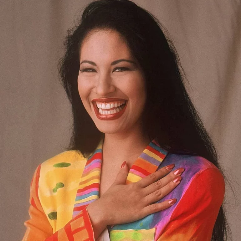 whenever i'm sad i jus look at pics of Selena Quintanilla and suddenly i'm fine https://t.co/KD4JeLCStn