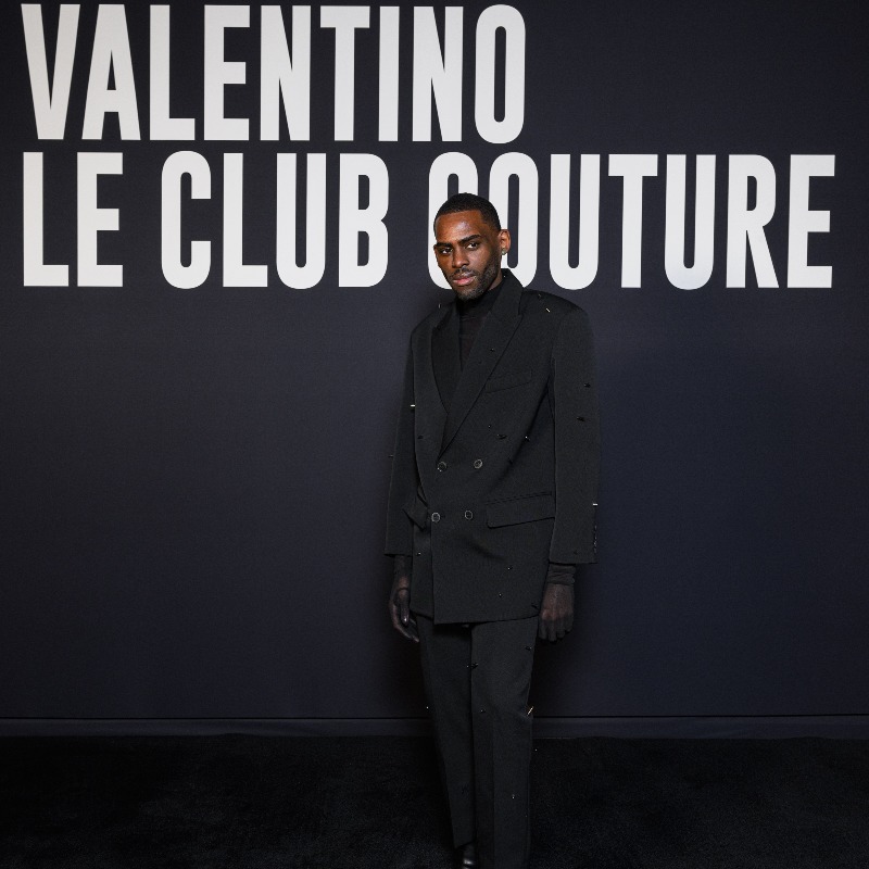 MaisonValentino's tweet photo. All together to celebrate #PierpaoloPiccioli's latest #ValentinoHauteCouture collection.​

In Paris this week, friends of the house were all photographed in advance of #ValentinoLeClubCouture.

To experience the full show at https://t.co/jvjAC3lUd9