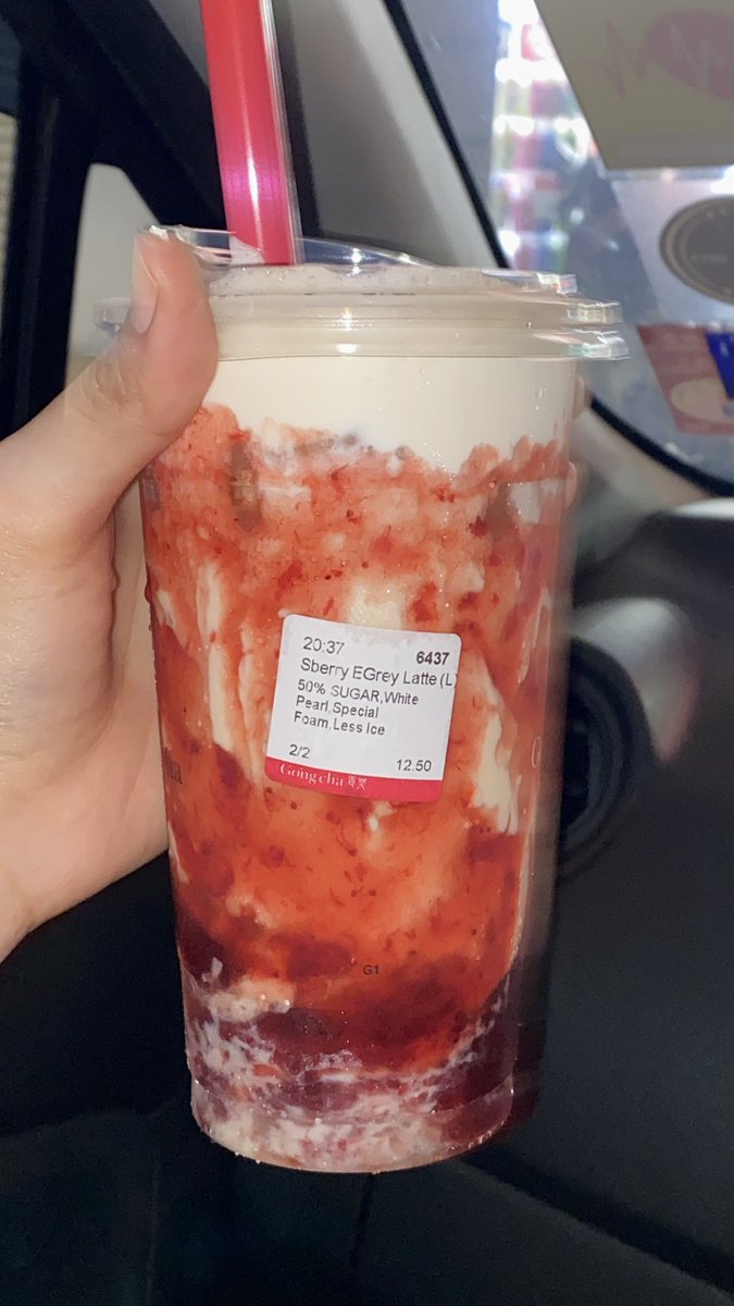 nahlahrsl's tweet photo. other than taro milk, uguys should try their Strawberry Earl Grey Latte too!!! 

dont forget to ask for half sugar (or less) + milk foam, it’s my current fav 🥹🫶🏻 https://t.co/LqvuUYY6SJ
