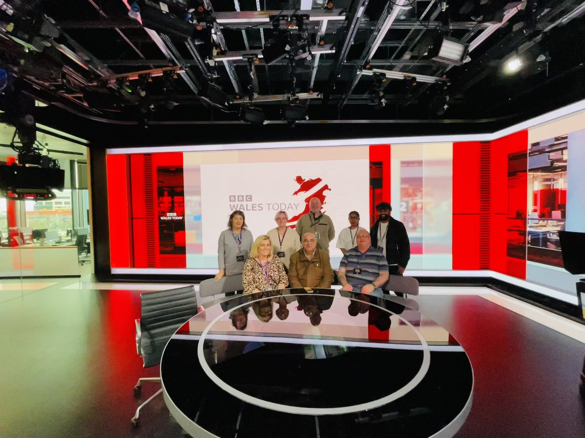 Broaders01's tweet photo. Fascinating morning spent with volunteers exploring BBC Cymru Wales studios with the best tour guides! Thank you @BBCWales for this amazing oppportunity for volunteers! @tempo_tweets @TempoSEWales #TimeCredits https://t.co/uo32yNBL08