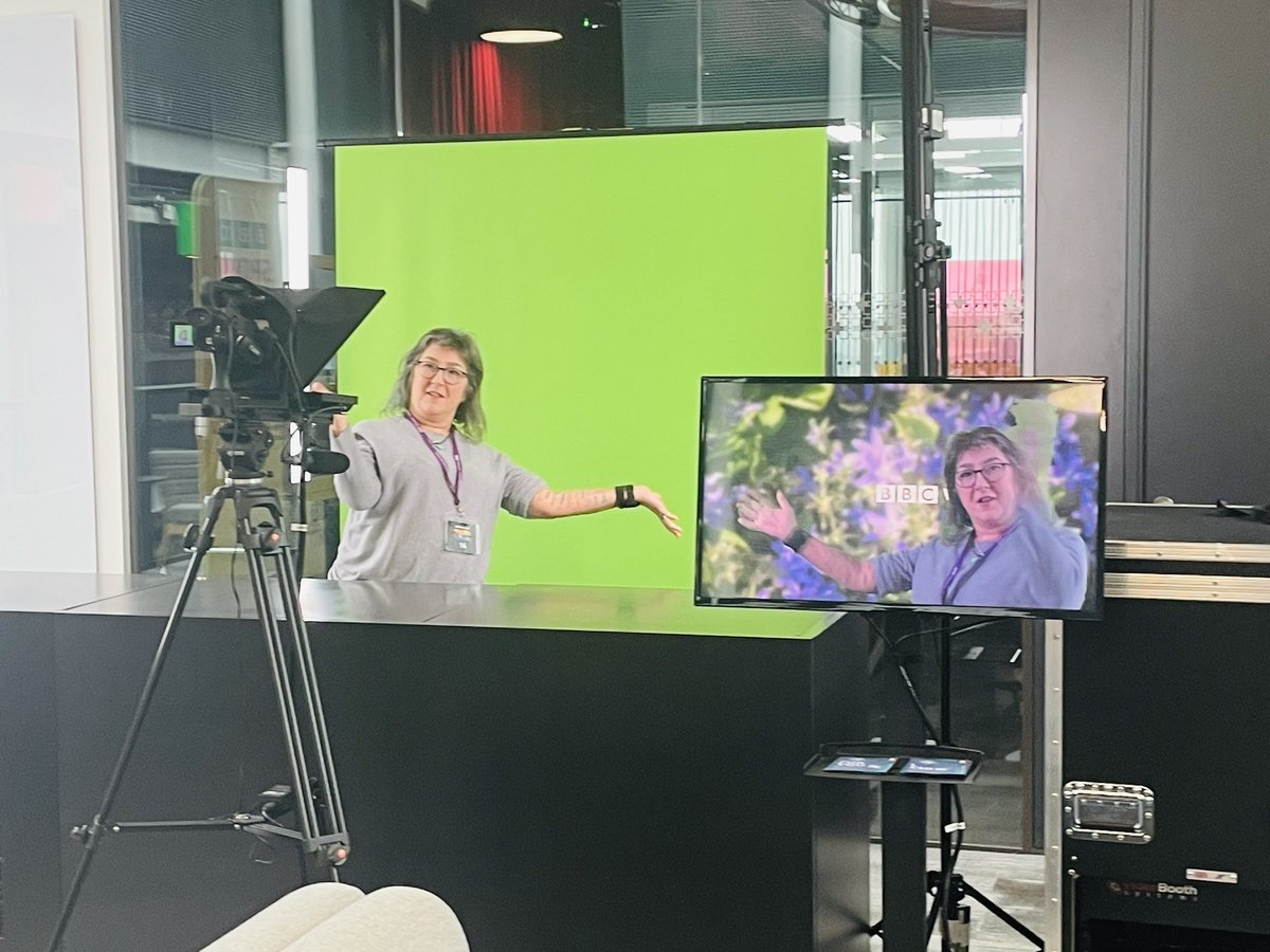 Broaders01's tweet photo. Fascinating morning spent with volunteers exploring BBC Cymru Wales studios with the best tour guides! Thank you @BBCWales for this amazing oppportunity for volunteers! @tempo_tweets @TempoSEWales #TimeCredits https://t.co/uo32yNBL08