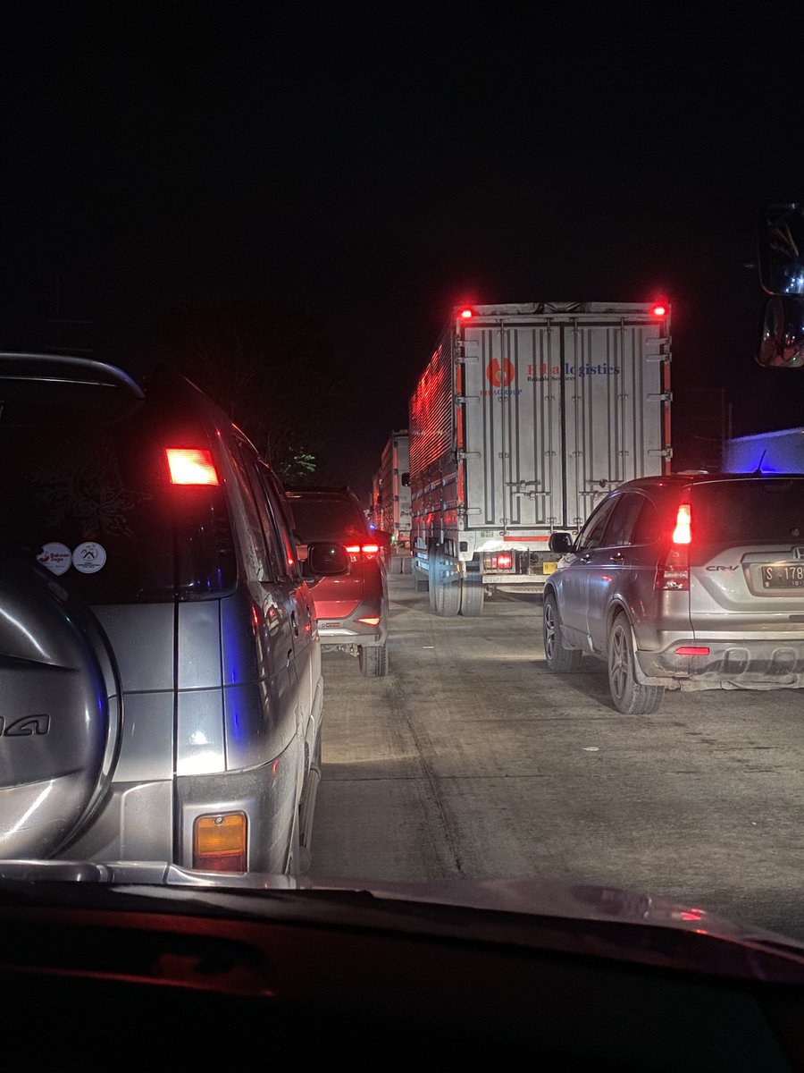 Ananda_yogaa's tweet photo. @e100ss hampir 2 jam lewat duduk sampean macet 2 arah https://t.co/hsxibEG0CJ