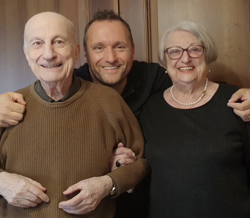 cherchiandrea's tweet photo. Festa della Famiglia 2023 … I miei amatissimi genitori che mi hanno accolto nella loro casa che ero piccolissimo e mi hanno donato una famiglia. #festadellafamiglia https://t.co/AmIXAaxhNr