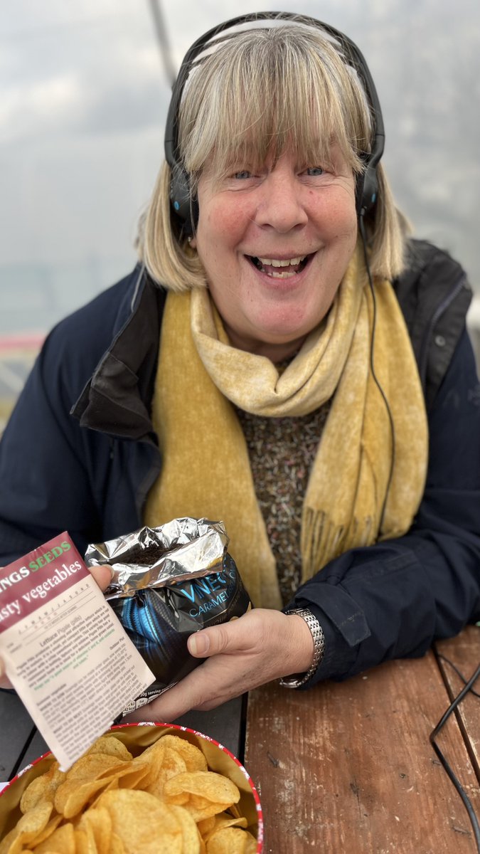 pottyplotters's tweet photo. How to grow a crisp lettuce &amp; get folk interested in growing their own food! Open both packets, eat crisps, fill empty packet with soil/compost, pop a few lettuce seeds on top &amp; cover withcompost. Keep on a warm, light windowsill! Don’t forget to make a hole in it’s bottom! 😁 https://t.co/RWwsIjK2SB