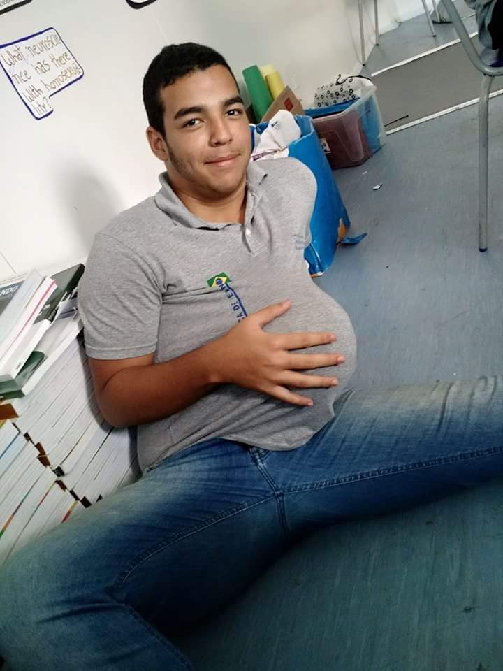 lenofixa's tweet photo. - Quando vc estudava vc só tirava nota boa né?
- Sim, claro rsrsrs

Eu na escola grávido de uma bola. https://t.co/6bjKsC8n0f