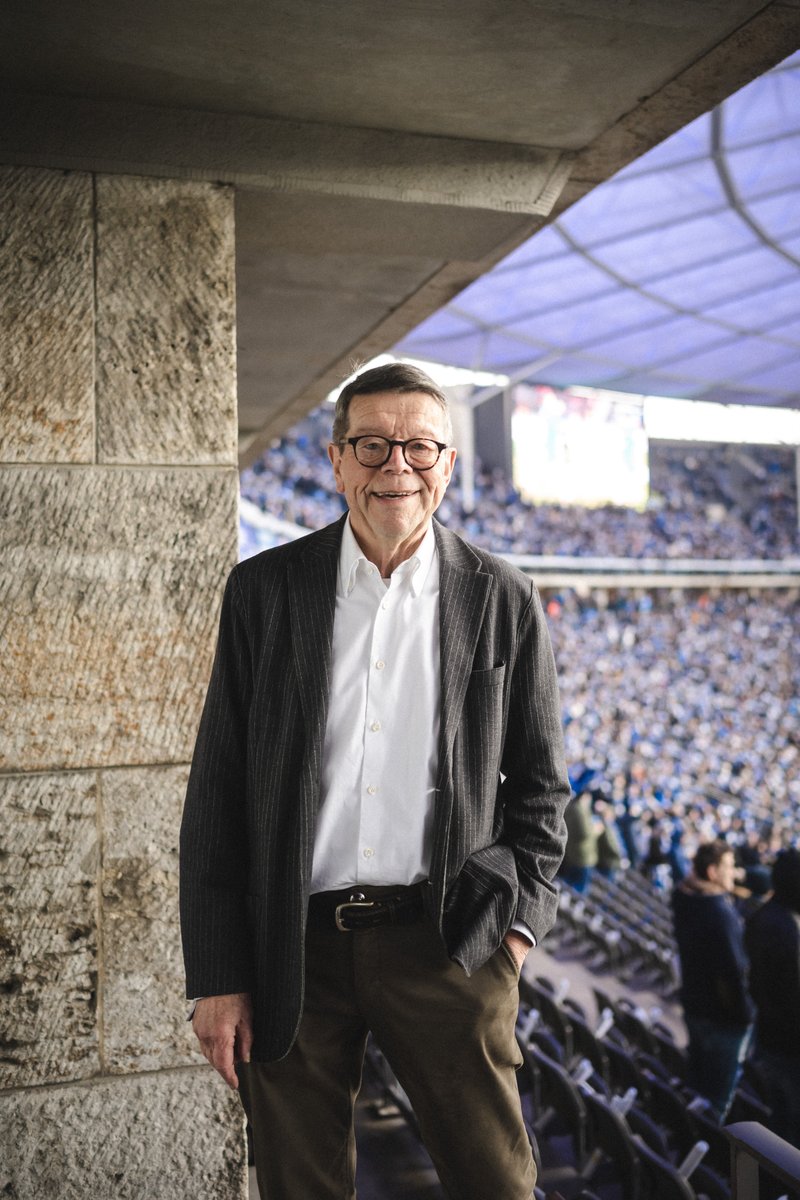 HerthaBSC's tweet photo. Präsident, Vorsitzender des blau-weißen Aufsichtsrats, Gremiumsmitglied, Vorstand der Hertha BSC Stiftung, Herthaner – über drei Jahrzehnte prägt er bereits in verschiedenen Positionen unseren Verein. Wir gratulieren Bernd #Schiphorst zu seinem 80. Geburtstag! 💙
#HaHoHe https://t.co/hdAr0l4JYN