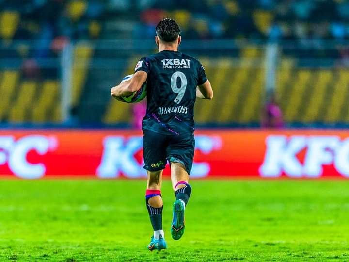 NotionsofAswin's tweet photo. You keep feeding him chances, he will keep on putting them into the net.
The Classic No 9π
#KBFC #KBFCNEFC https://t.co/7DhaGWVDUU