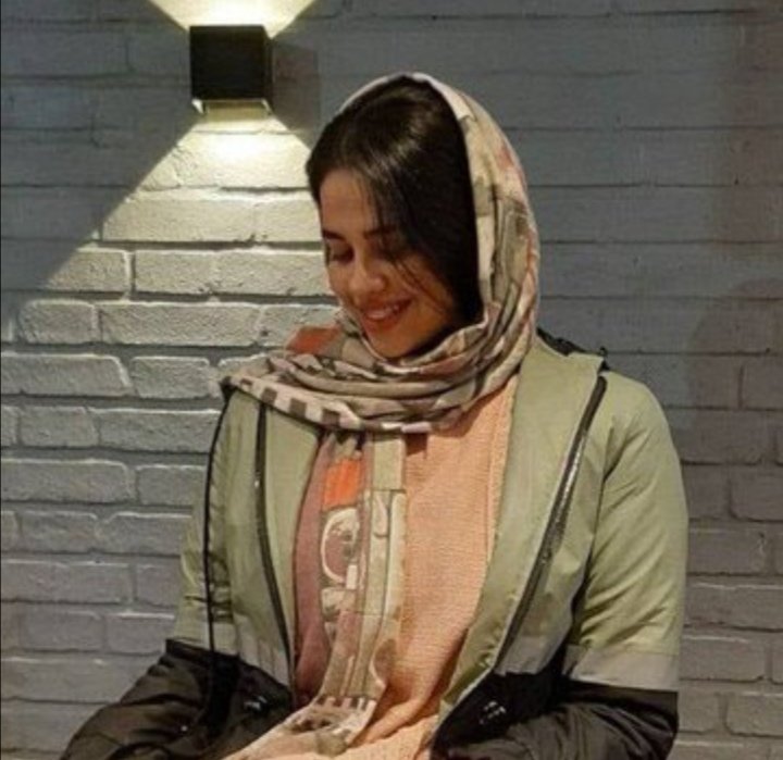 black_ivy9's tweet photo. #مهسا_محمدی متولد 1380 اهل گزبرخوار اصفهان و دانشجوی میکروبیولوژی دانشگاه سبزوار، بخاطر زدن توییت در رابطه با اسلام بهش اتهام سب النبی و توهین به ائمه زده شده.
صدای مهسا محمدی باشیم.
#مهسا_امینی
#فراخوان_۱۰_بهمن https://t.co/MjZrOWi7Hh