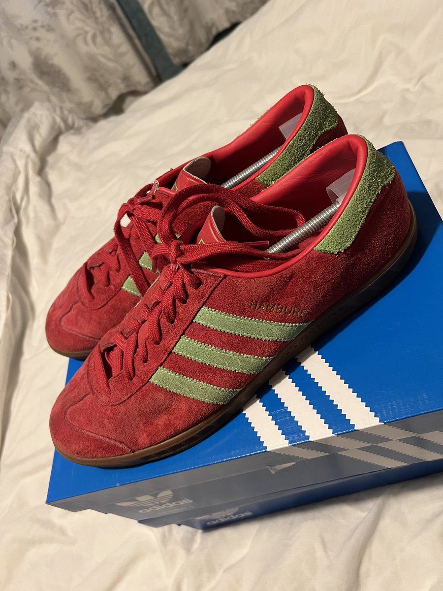 Alex_Angell_15's tweet photo. @adiFamily_ Hamburgs size 12 - worn still in good condition few marks due to age - not original box but will send in adidas box - £45 TYD (F+F) +4% G+S https://t.co/LtP870LJpu
