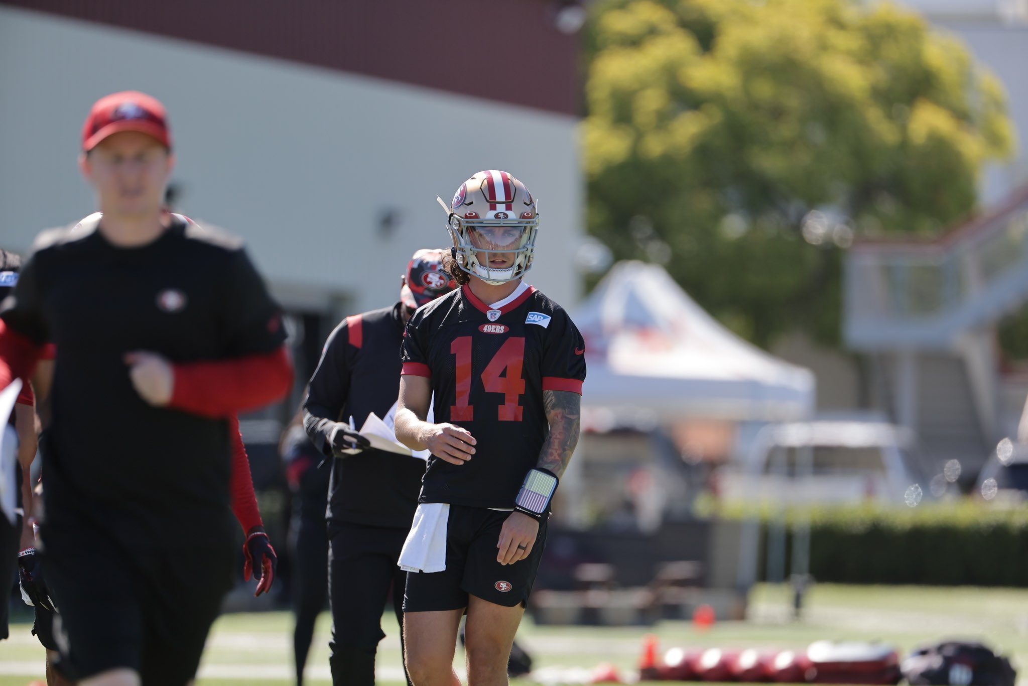 Kurt Benkert, former Packers quarterback, practices with the 49ers