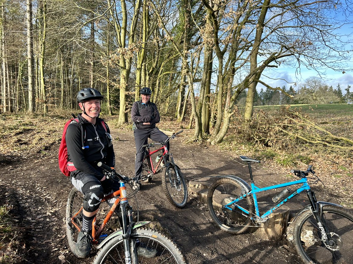 P_HEDGEHOG's tweet photo. A bit of warmth, a bit of sun, a bit less mud makes me very happy. Driest / warmest ride for at least 2 months!
Roll on weds night π #mtb #penyard #mostlydry https://t.co/6fvxUoAmlv