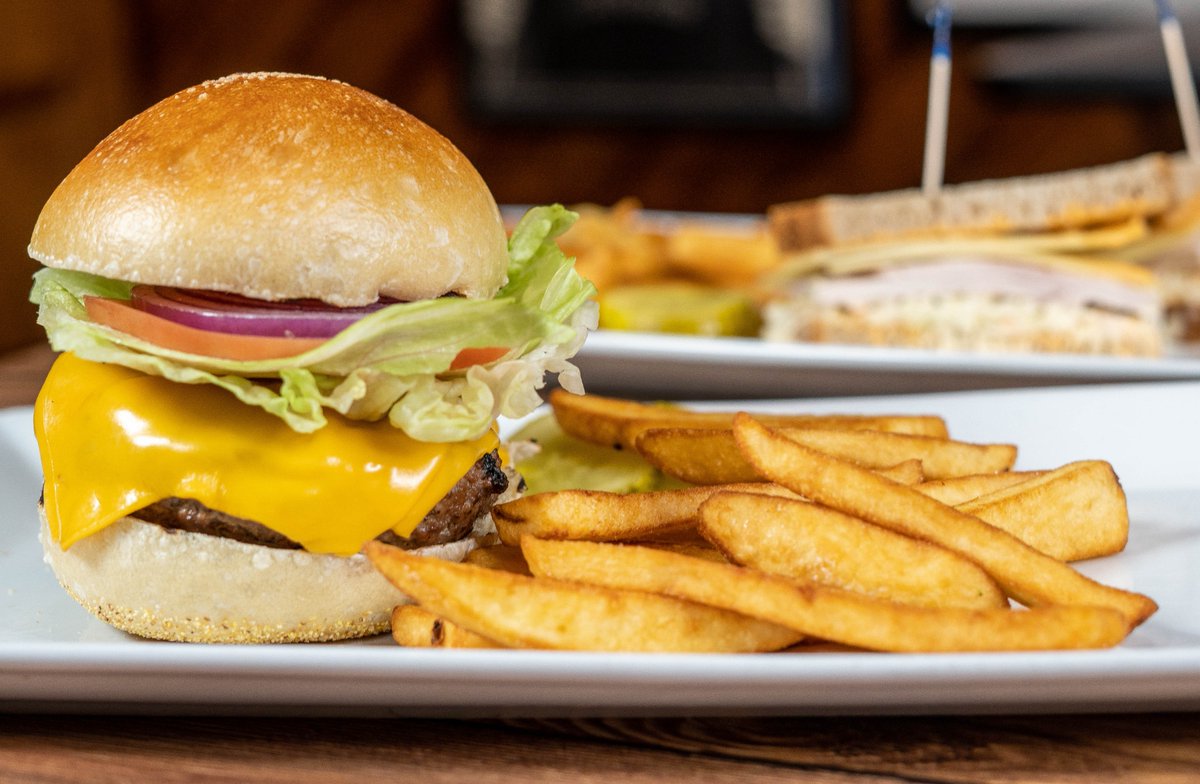 HarrigansNJ's tweet photo. Nothing's better than a big juicy burger to end off the week 🍔 Stop by today and try our delicious burgers and much more! #Burger #Harrigans #MontvilleNJ #NJEats https://t.co/D68jn3r6Ir