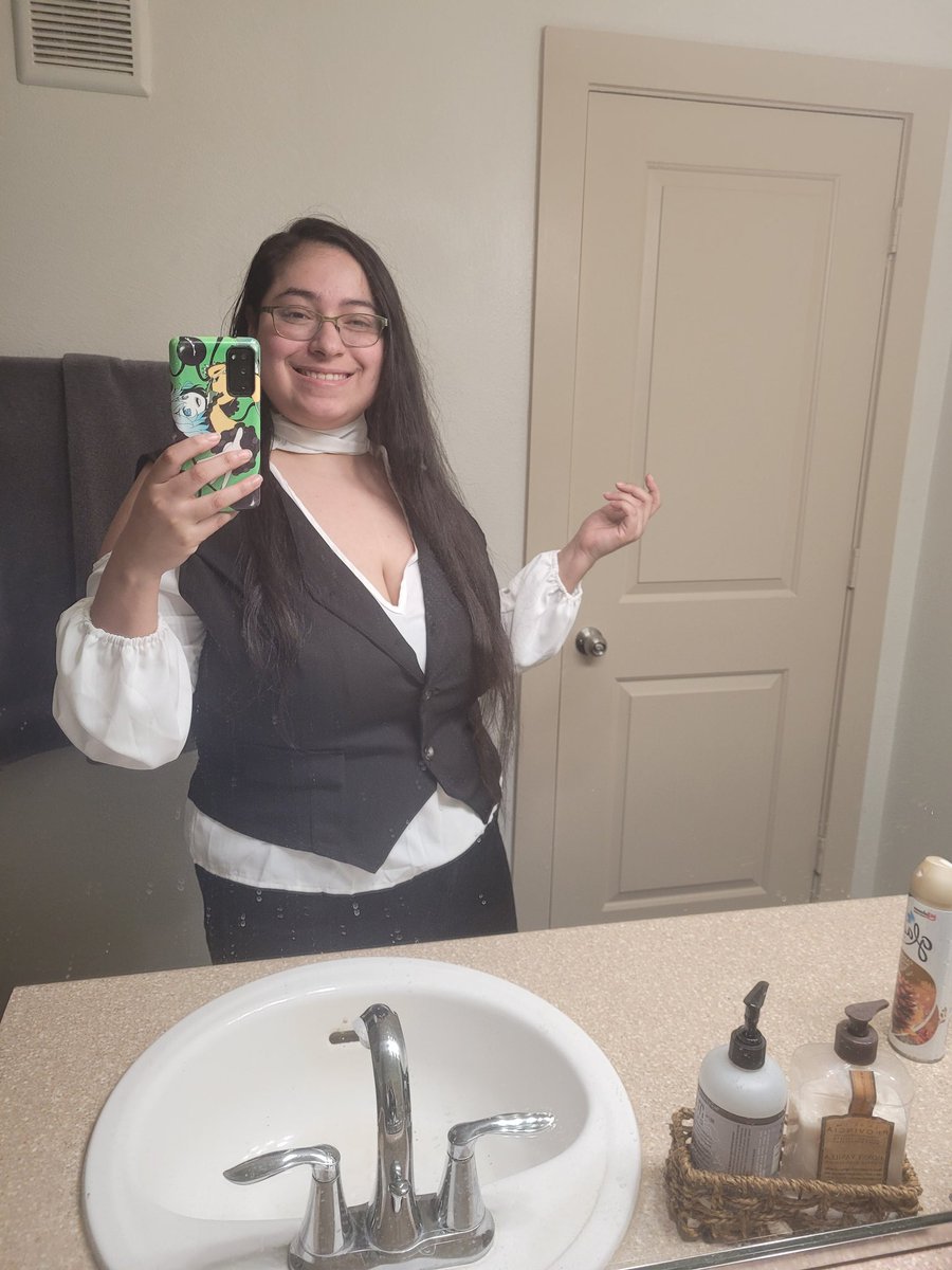 ACuteKumaBear's tweet photo. I can either be a host for a game show or the local pirate themed restaurant/bar
Today I'm hosting two custom games of (not) Price is Right with several streamer friendos.
Some friends include @emperortop @ladystarkirl @RayceRibble @TurnbasedGod
And a few others π» https://t.co/hd8nCdyrSY