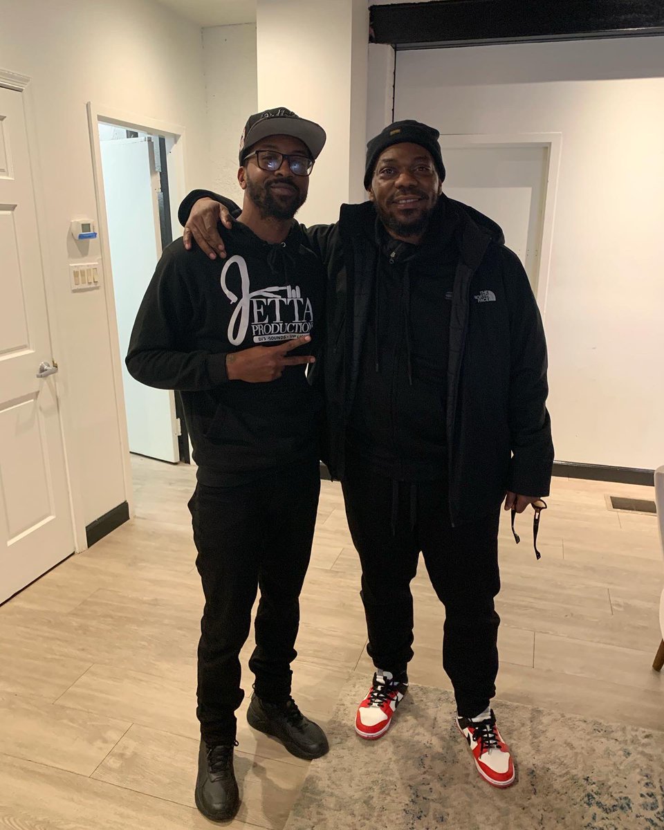 DjLilJetta's tweet photo. The Homie BEANIE SIGEL was in Baltimore last night this my second show i did with him i didnβt get to meet him last time..but this time i did π₯π₯π₯π₯ππΎ SALUTE
#JettaProductions
#BaltimoreDjOfTheYear3x https://t.co/T0AZk9H9N7