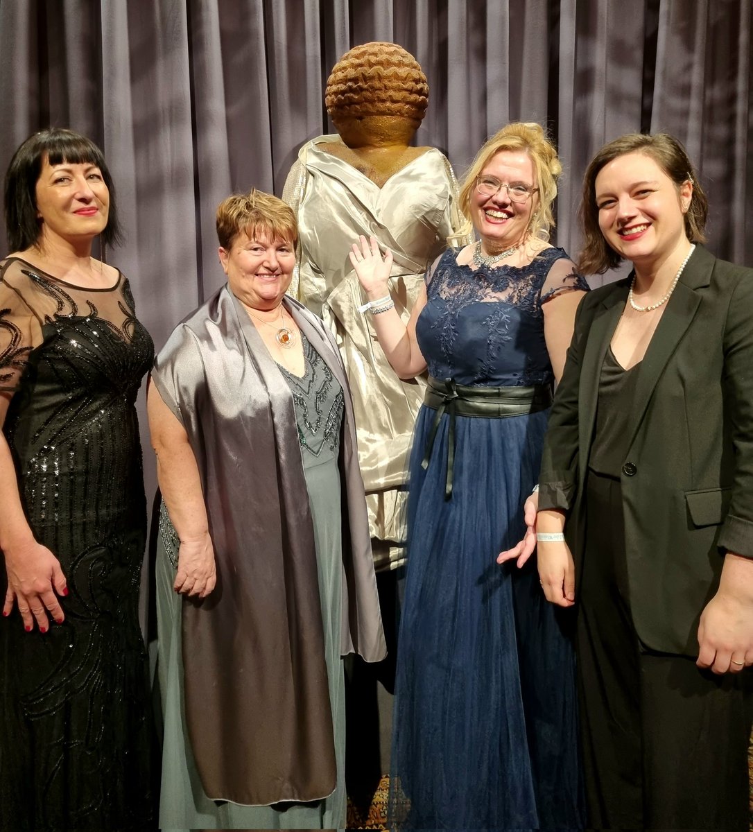 BarbaraHorejs's tweet photo. What a beauty! #scienceball was also a fantastic opportunity to meet the power ladies from prehistory @NHM_Wien presenting the monumental #Venus in silk dress. Dancing waltz w/ venus in #Vienna! #archaeology #WomenInSTEM @ViennaLehmann @oeaw https://t.co/Pkp7lx0JuV