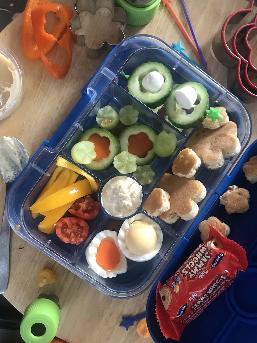 So how do you feel about packing lunch boxes for kids? Love it or hate it?