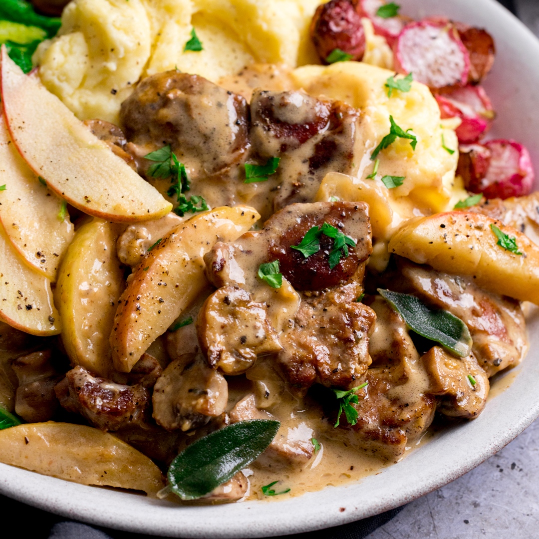 Slow-cooked pork with cider &amp; apples, finished with a splash of cream. 
A lovely comforting #casserole that uses inexpensive pork shoulder steaks.
Serve with mashed potatoes &amp; green veg for a hearty Winter dinner.😋
kitchensanctuary.com/creamy-pork-ap…⁠
 #slowcookedpork #familydinner