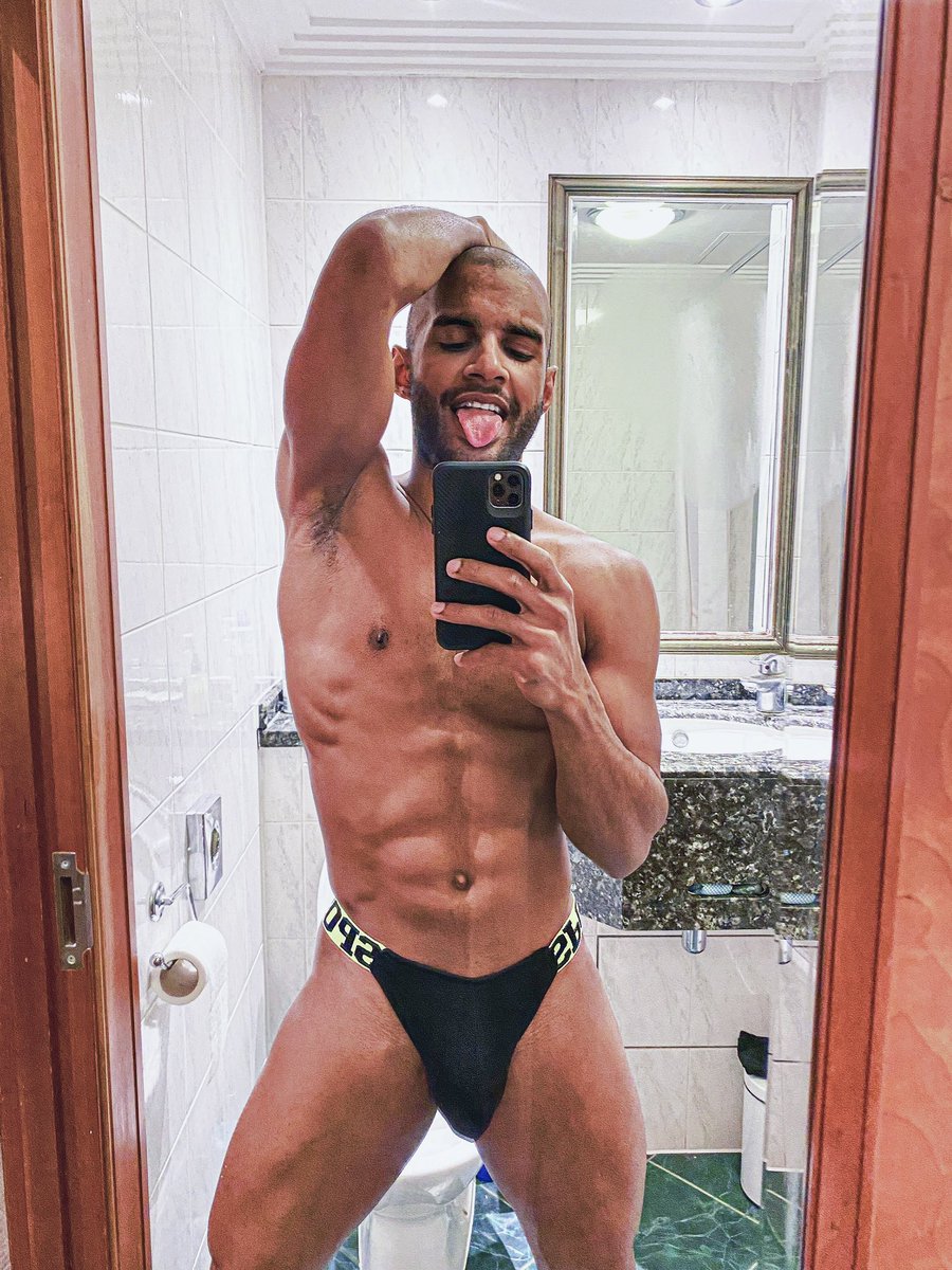 I am not addicted to Twitter I am working !! #model #fashion #influencers #FutureOfWork #onlyfans