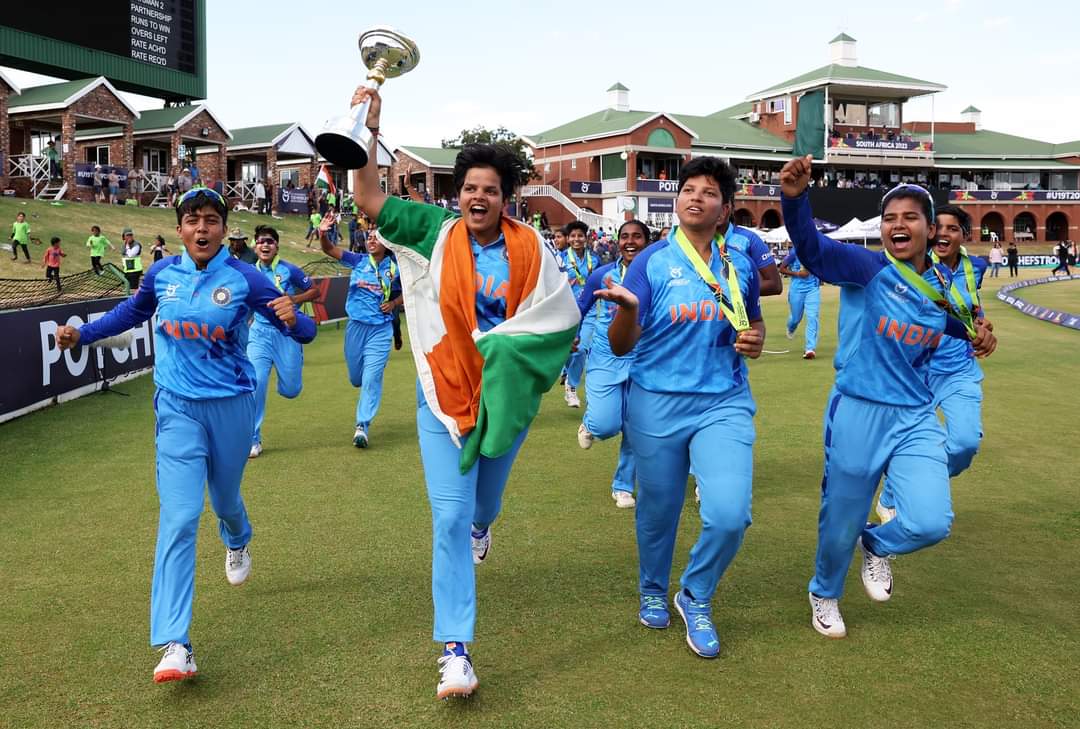 RayuduGampa's tweet photo. 𝗖.𝗛.𝗔.𝗠.𝗣.𝗜.𝗢.𝗡.𝗦! 🏆🎉

Meet the winners of the inaugural #U19T20WorldCup 

INDIA 🇮🇳 

#TeamIndia

#TeamIndiaWomen https://t.co/TkpmVEvfkh