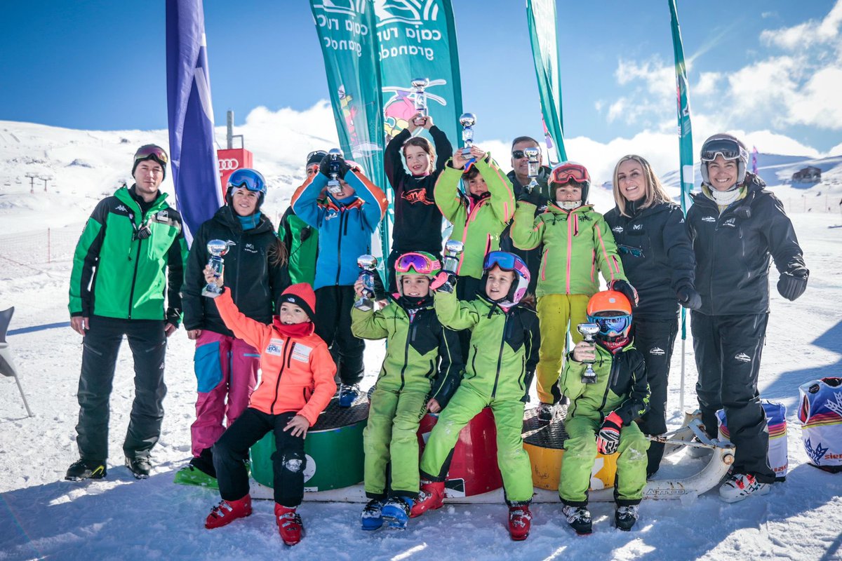 marifrangr's tweet photo. 🏆 Enhorabuena a los premiados con el Trofeo #Ruralito de #SierraNevada❄️.
Gracias a los participantes y a los voluntarios por el desarrollo de esta competición.
⛷️ En @websierranevada estamos volcados con la promoción del #deporte entre los niños.
#ViveSierraNevada #Granada https://t.co/LzZ5C0XCMn