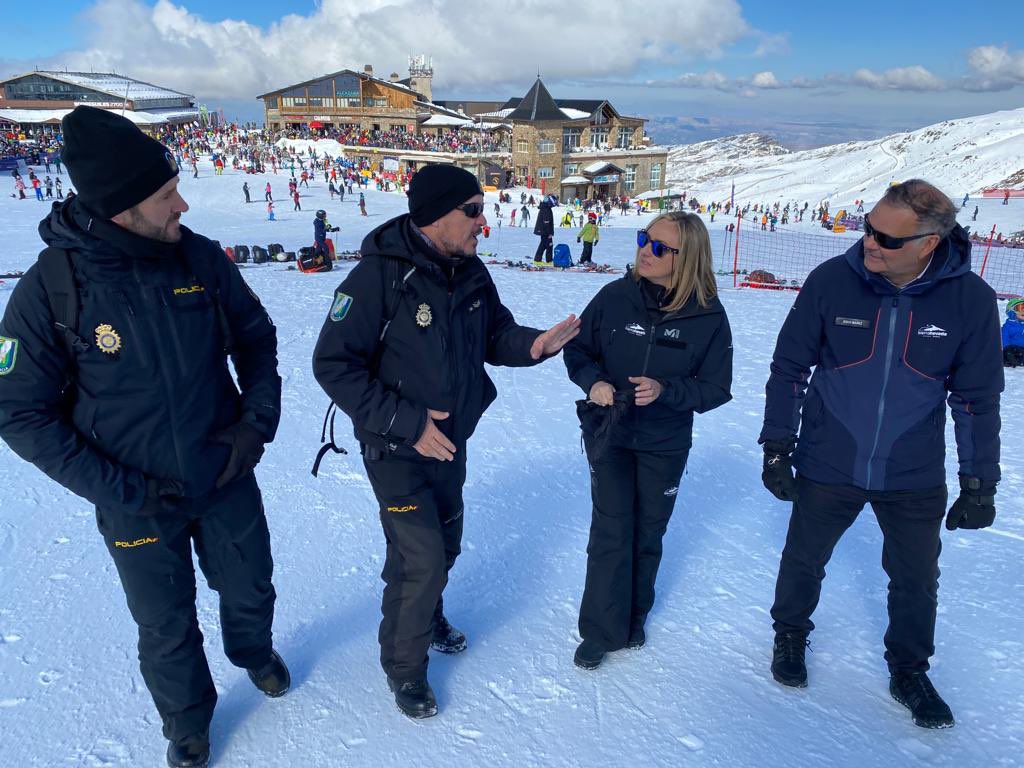 marifrangr's tweet photo. 🏆 Enhorabuena a los premiados con el Trofeo #Ruralito de #SierraNevada❄️.
Gracias a los participantes y a los voluntarios por el desarrollo de esta competición.
⛷️ En @websierranevada estamos volcados con la promoción del #deporte entre los niños.
#ViveSierraNevada #Granada https://t.co/LzZ5C0XCMn