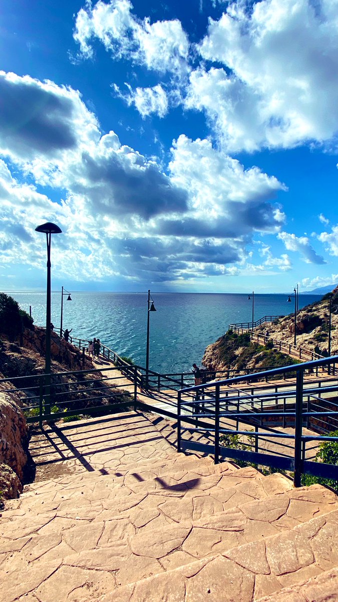 Buenas tarde desde los #acantilados <a href="/turismo_Rincon/">Turismo en Rincón</a> <a href="/GranSendaMalaga/">Gran Senda de Málaga</a> <a href="/Malagaconacento/">Málaga con acento</a> <a href="/ElTiempoEnMlag1/">ElTiempoEnMálaga</a> <a href="/OrgullodeMalaga/">Orgullosos de Málaga</a> <a href="/malgdemisamores/">Málaga de mis amores</a> <a href="/Eltiempoalsur/">𝔼𝕝 𝕥𝕚𝕖𝕞𝕡𝕠 𝕒𝕝 𝕤𝕦𝕣</a> <a href="/andaluciaparais/">andaluciaparaiso ❤</a> <a href="/vivecostadelsol/">Vive Costa del Sol</a>