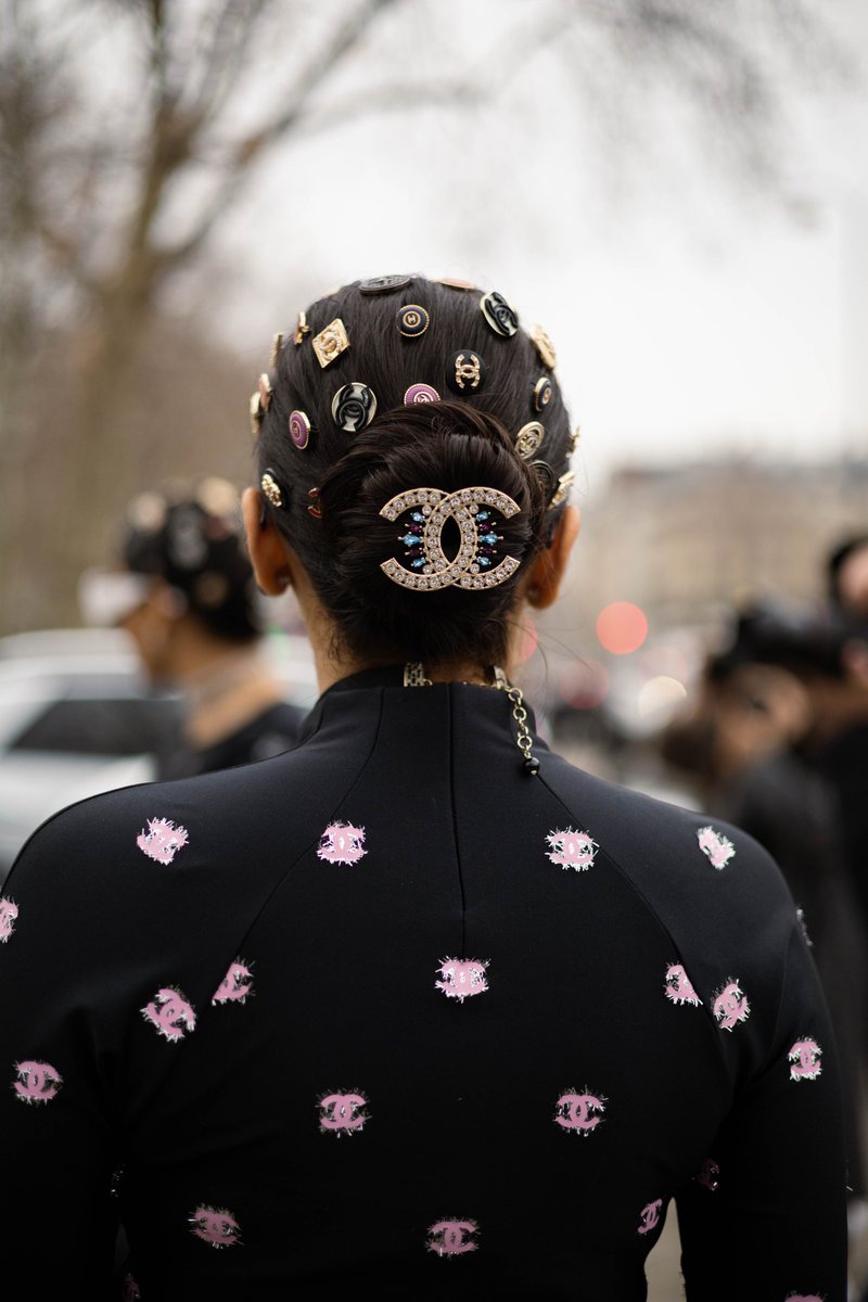 Marie_Merlet's tweet image. Streetstyle outside Chanel Haute-Couture 
.
.
. 
#CHANEL #FashionWeek #PFW #StreetStyle #fashionblogger #photography