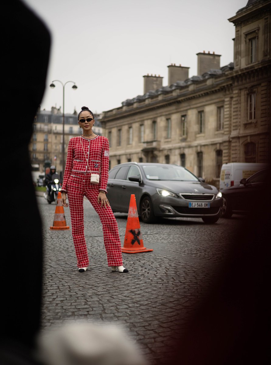 Marie_Merlet's tweet image. Streetstyle outside Chanel Haute-Couture 
.
.
. 
#CHANEL #FashionWeek #PFW #StreetStyle #fashionblogger #photography