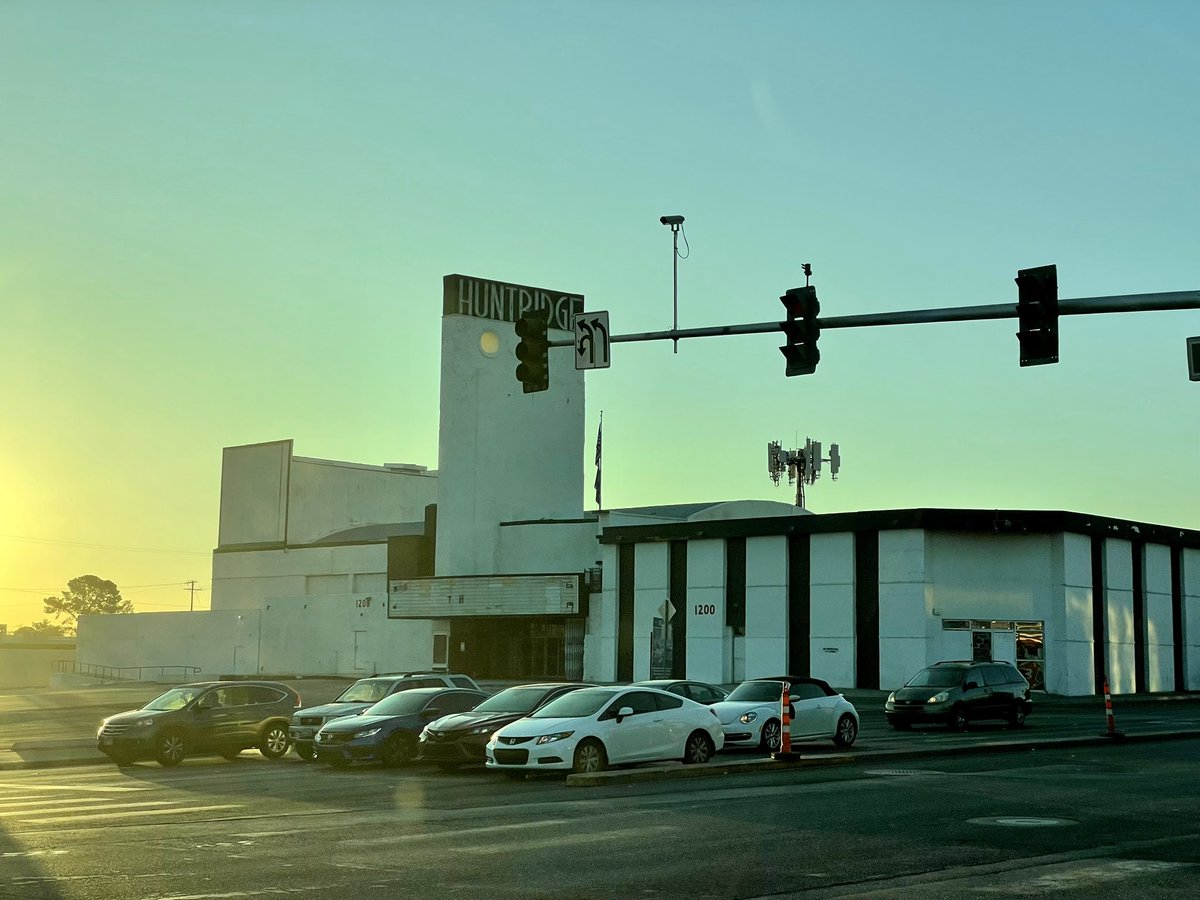 eatinglasvegas's tweet photo. What’s the latest idea-that-won’t-work for this eyesore?
Asking for a friend…
#Huntridge https://t.co/tN8ij81Hw1