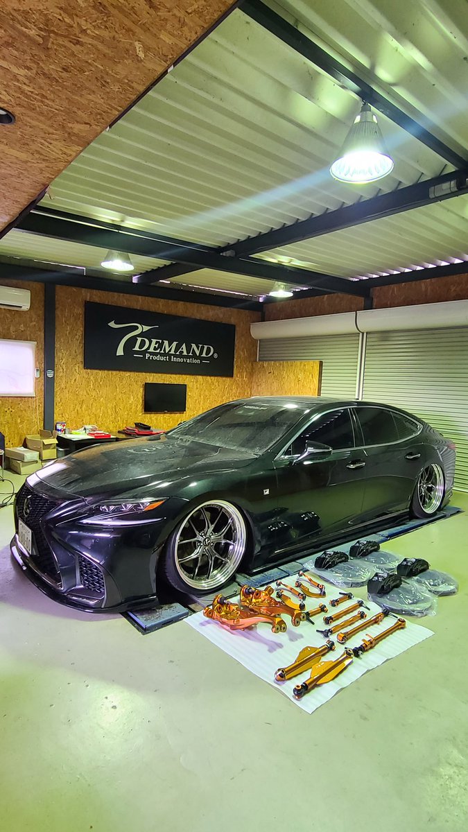 crystal_0045's tweet photo. #大阪オートメッセ2023
#crystalgarage
#tdemand
#コンプリートカー
#aimgain
#LS500
#エアサス
#車高短
#vipcar
#カスタムカー https://t.co/EIb1dvvaeX