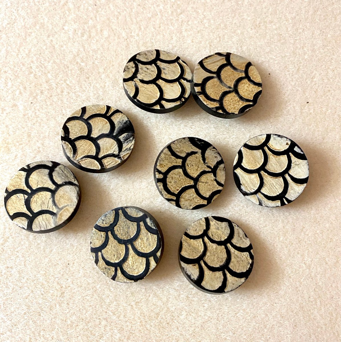 BySupply1's tweet photo. 8 Vintage 23mm round Decorative 2 tone wood buttons Metal Shanks Lot of 8 by BySupply. https://t.co/pIRWaozDZs #Etsy #bysupply #SewingButtons https://t.co/2tqGxqrxwa