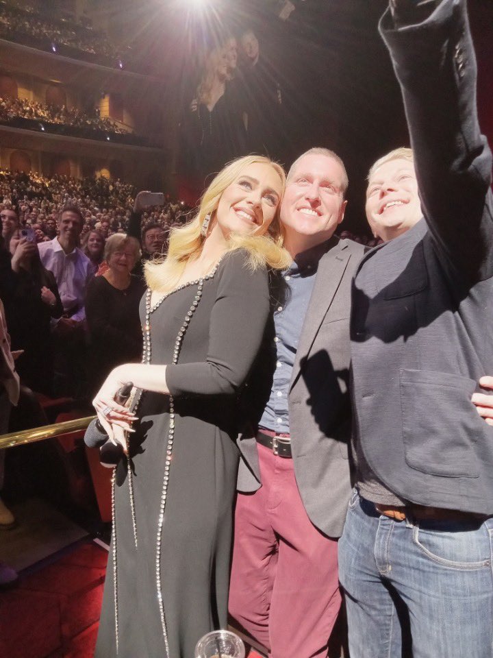 THELASTGOOD1's tweet photo. @Adele Such a fun night @Adele, thanks for the selfie!! ❤️❤️❤️❤️ https://t.co/5BVFBDuted