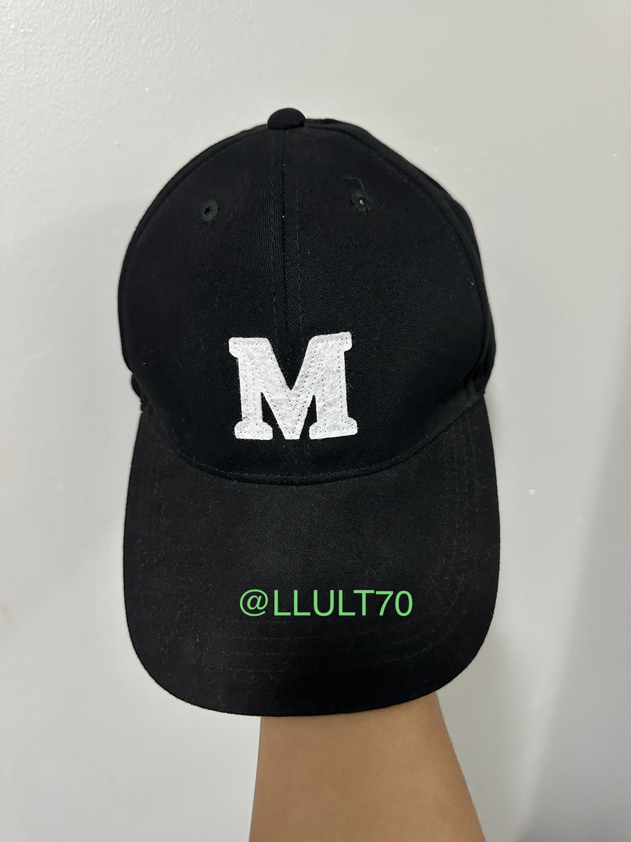 LLULT70's tweet photo. ปล่อยหมวก pull up Mark Tuan 500 รส.
#ตลาดนัด���ากาเซ่got7 #MarkTuan #Got7 https://t.co/Ddb0BJWHMe