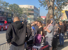 Syndicate650's tweet image. 在唐人街举办的金龙大游行是历史最悠久的一个，迄今已经是第124届，经过100多年的变迁，兔年游行从展现中华传统文化逐渐变得中西合璧，游行队伍来自不同种族和文化北京，现场观众更是洋人比华人更多，大游行是洛杉矶中华总商会举办。