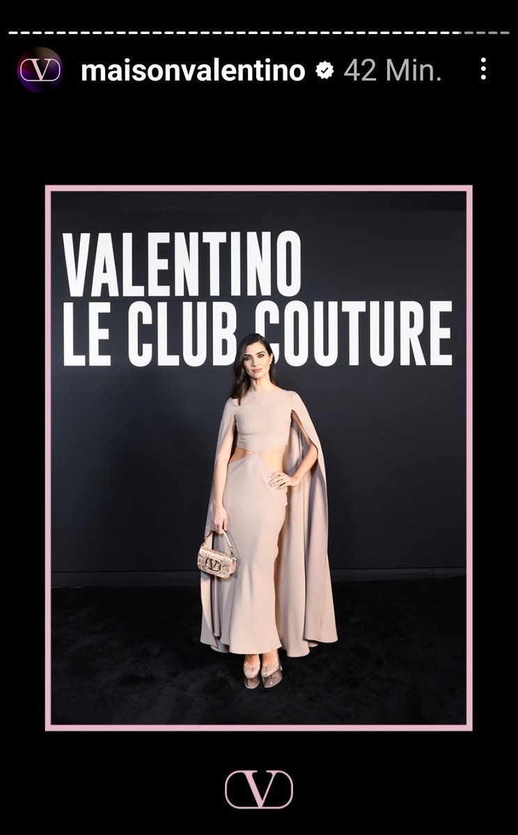 Kraliçemm...👑🤩
#TubaBüyüküstün♥️🌹
dünya'ca tanınmış ünlü marka #MaisonValentino'nun özel daveti ile #ValentinoLeClubCouture katılarak en ön sayfalarda çarpıcı güzelliği ile yer alır ❤️🙌👏
#TubaBüyüküstünXValentino 
#ValentinoHauteCouture 
#PierpaoloPiccioli
@MaisonValentino