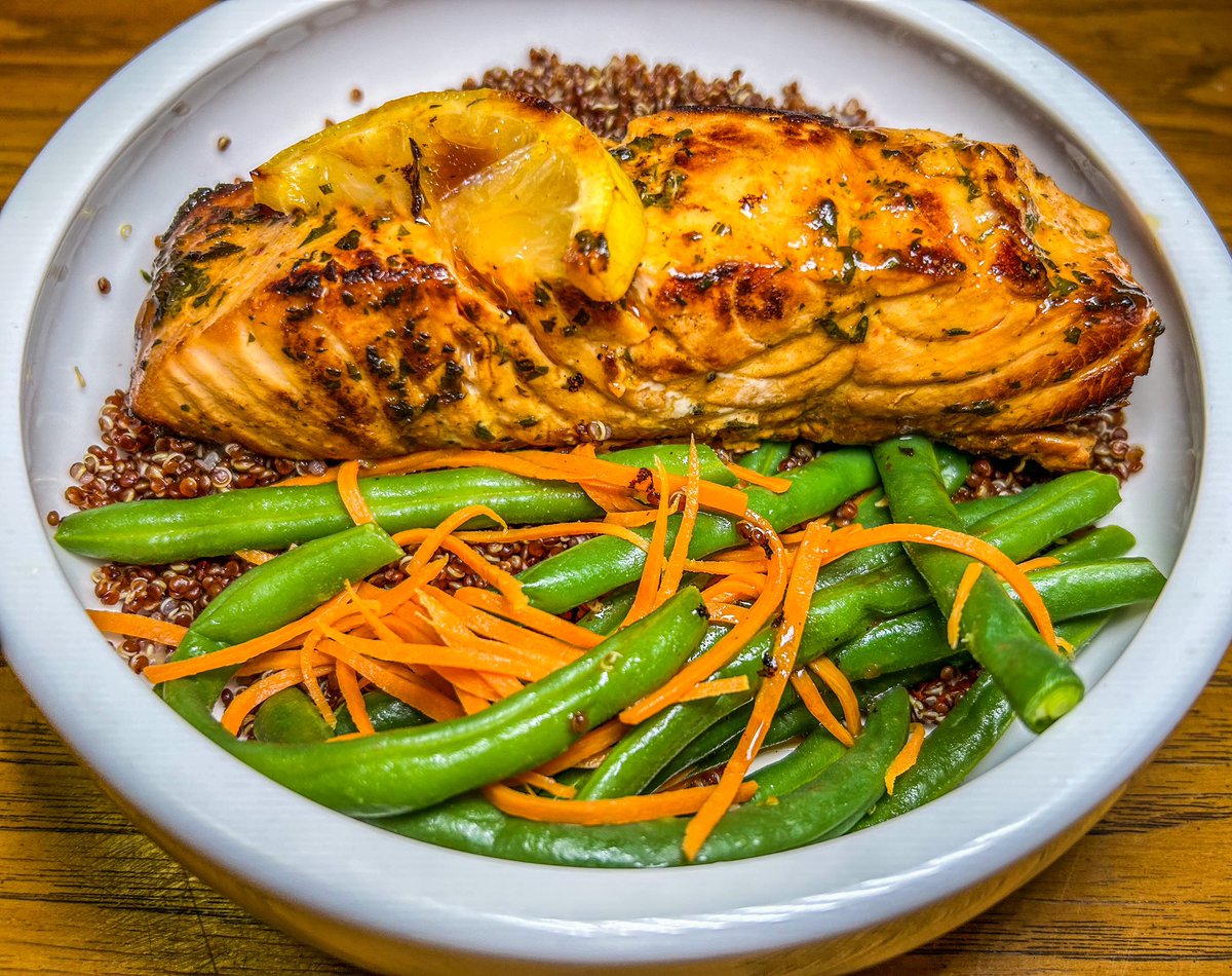 #salmonrecipe #Delicious Healthy Salmon Dish from @cornelscatering 🍃.

#cornelscatering #eterrakitchen #harlemnyc #cateringnyc #salmondish #healthyfood #nyccaterer #nyccatering #nychealthyeats #nyccommercialkitchen #salmonbowl #chefsrolll #nycfood #artofplating #mealoftheday