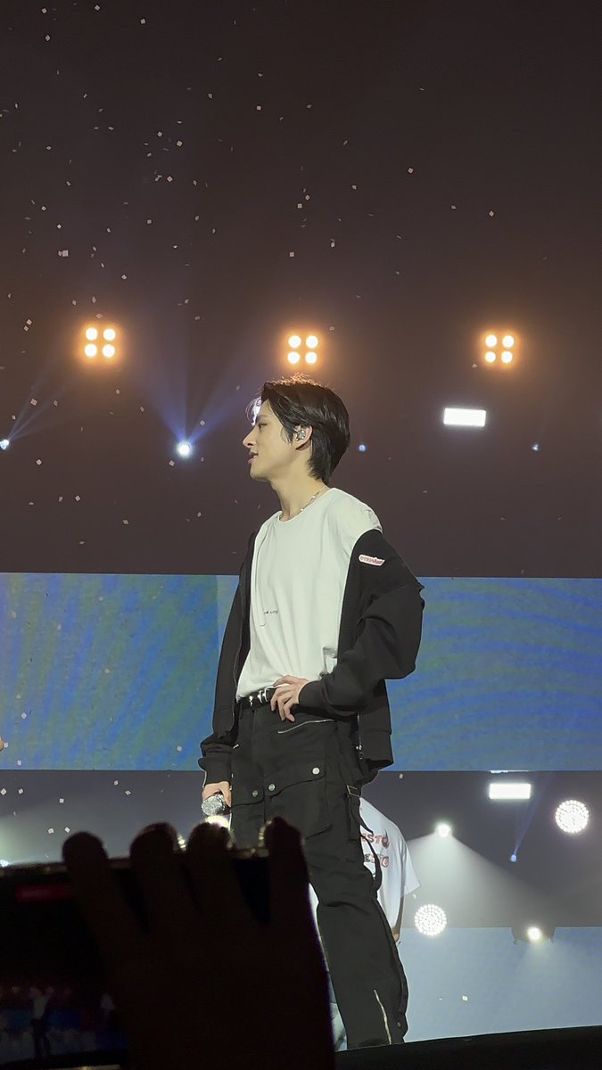 onlyonejaeyun's tweet photo. the hand on waist pose https://t.co/wPqQ8kYZA3