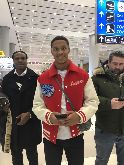 metasportr's tweet photo. 📸| Fenerbahçe'nin yeni transferi Jayden Oosterwolde, İstanbul'a geldi.
#Fenerbahçe #Oosterwolde #Transfer #Parma #SüperLig #Metaspor https://t.co/zjzi2OuLfU